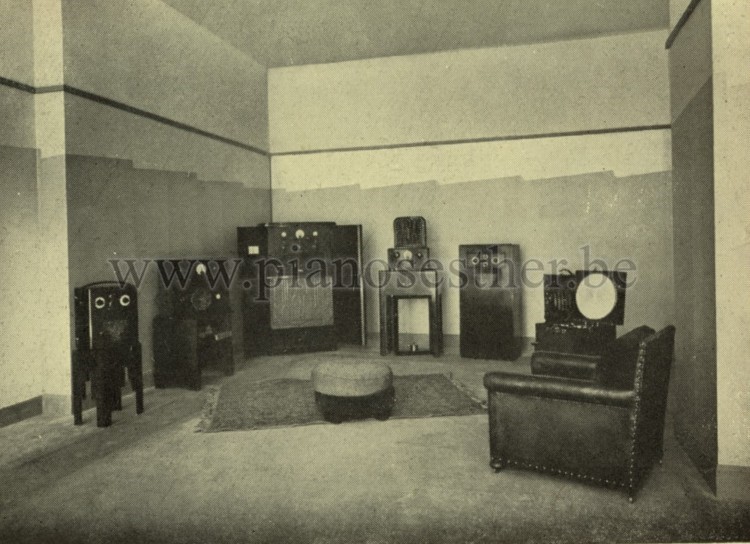 Magasin de radios dans l'immeuble Pleyel - annes 1930